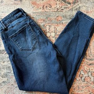 Womens size 7 ankle length Jeans